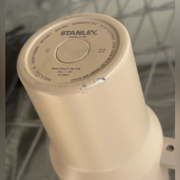 Stanley Adventure Quencher In Driftwood Travel Tumbler Straw Cup 40 oz - Picture 7 of 11